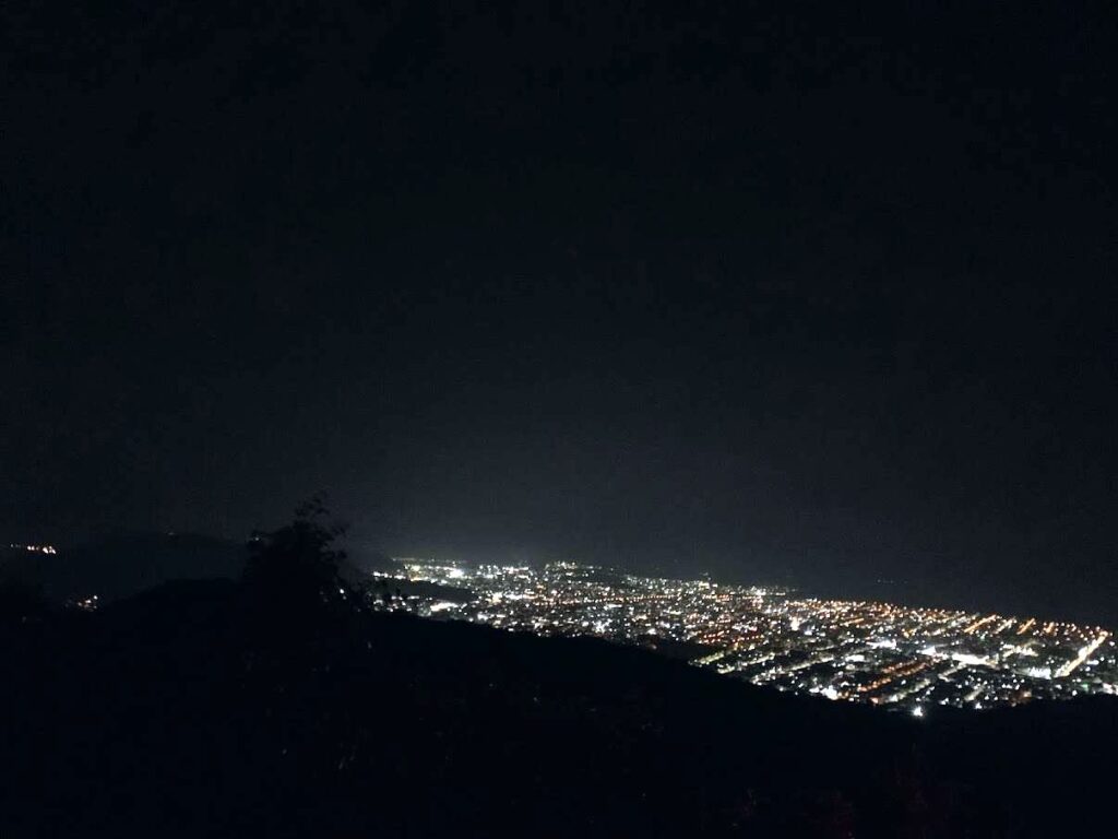 Iririú e zona leste à noite
